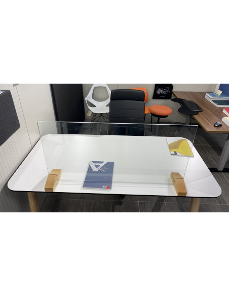 CLOISON EN VERRE FEUILLETE SUR PIEDS POUR ACCUEIL OU SEPARATION DES BUREAUX