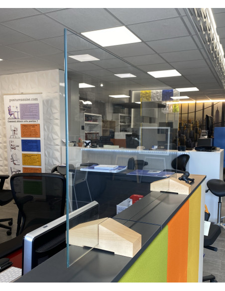 CLOISON EN VERRE FEUILLETE SUR PIEDS POUR ACCUEIL OU SEPARATION DES BUREAUX