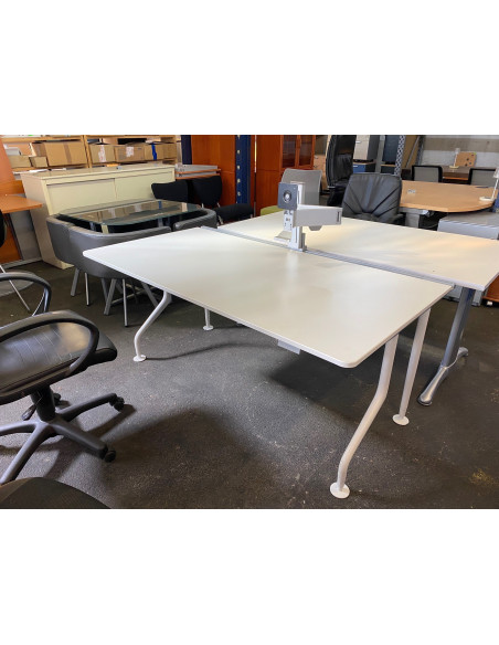 bureau-avec-bras-ecran