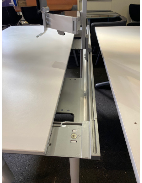 bureau-avec-bras-ecran