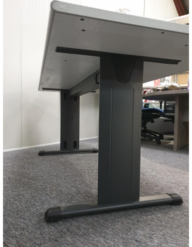 BUREAU DROIT BLANC PIEDS METAL NOIR