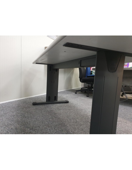 BUREAU DROIT BLANC PIEDS METAL NOIR