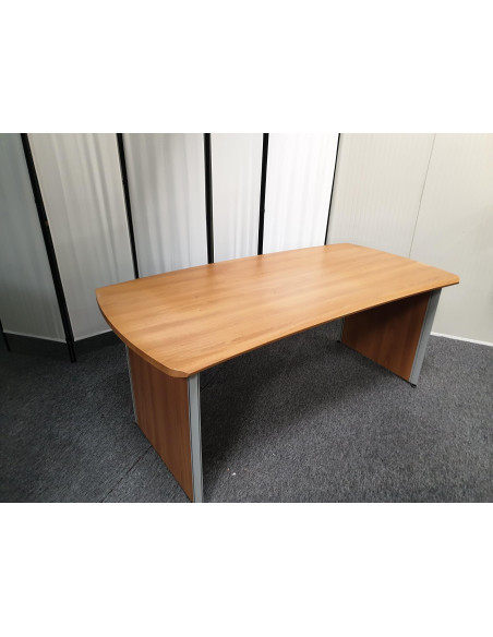 BUREAU DROIT PIEDS PLEINS