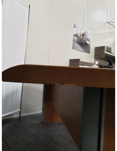 BUREAU DROIT PIEDS PLEINS