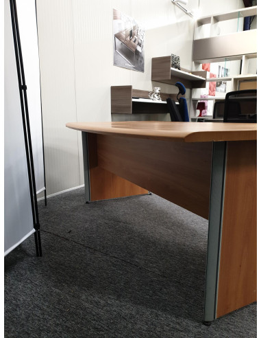 BUREAU DROIT PIEDS PLEINS