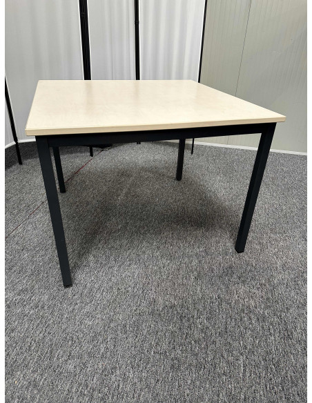 Table basse carrée - seconde main - plateau bois - pieds métal - 80x80 cm