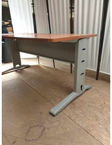 BUREAU DROIT PIEDS L METAL