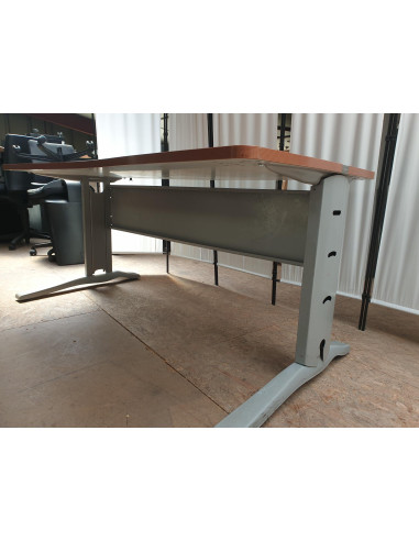 BUREAU DROIT PIEDS L METAL