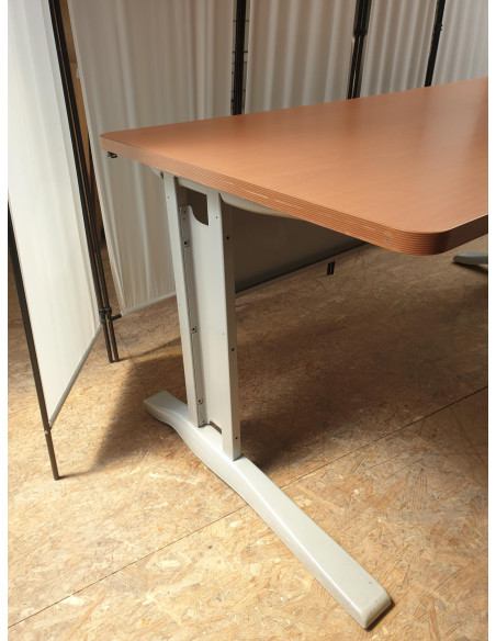 BUREAU DROIT PIEDS L METAL