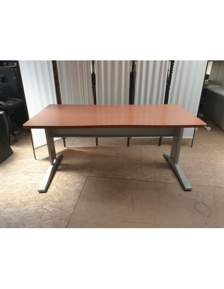 BUREAU DROIT PIEDS L METAL