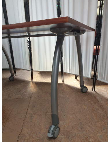 TABLE REUNION PIEDS A ROULETTES