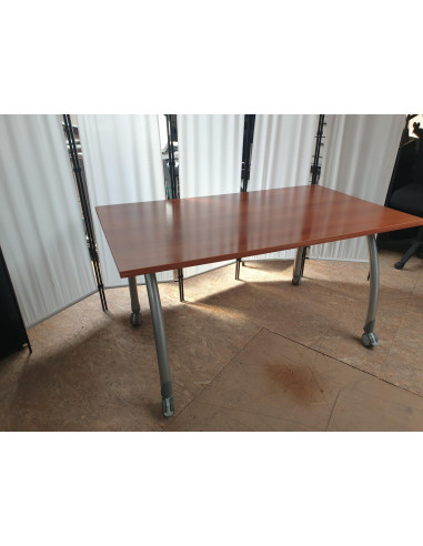 TABLE REUNION PIEDS A ROULETTES