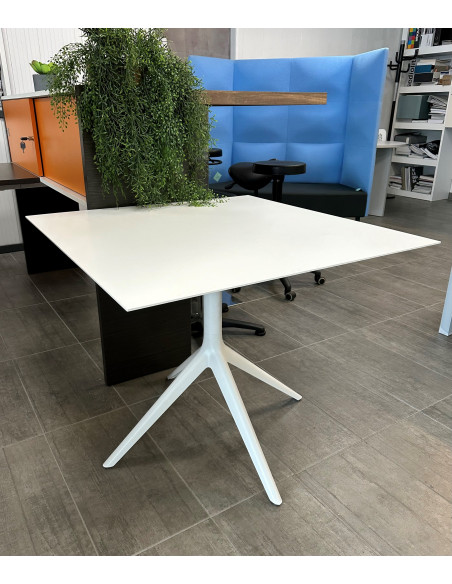 TABLE BLANCHE CARREE