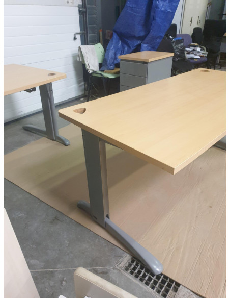 BUREAU ASYMETRIQUE COLORIS POIRIER - seconde main - pieds métal L - dimensions 160x80x100cm