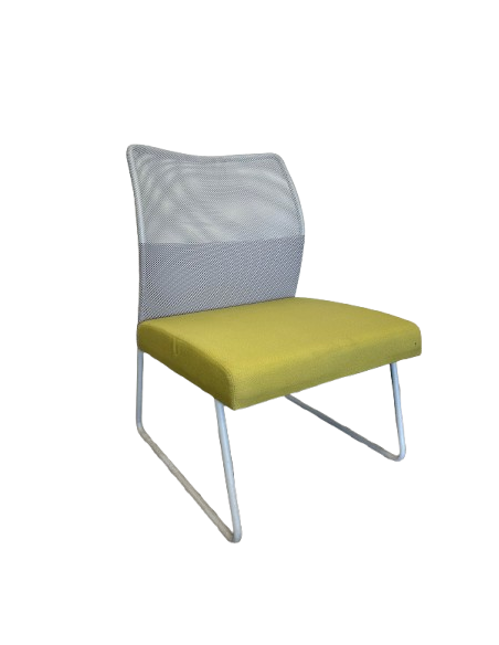 FAUTEUIL BAS LOUNGE - seconde main - assise mousse vert anis - dossier résille grise - pieds luge