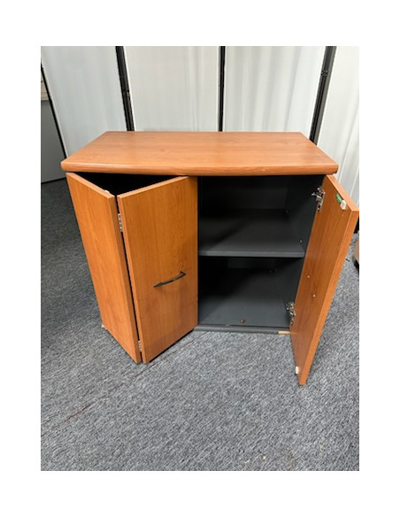 ARMOIRE BASSE 1 PORTE BATTANTE 1 PORTE COULISSANTE - seconde main - en mélaminé coloris bois - dimensions 70x80x48 cm