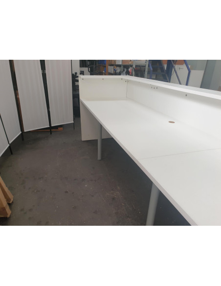 BANQUE D'ACCUEIL BLANCHE - seconde main - en mélaminé - dimensions L285 x P83 x H108 cm