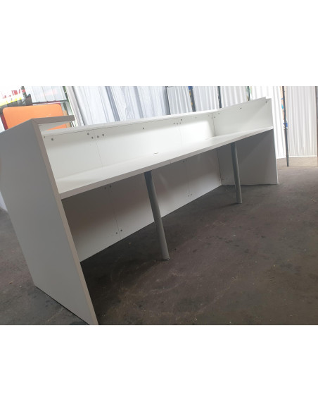 BANQUE D'ACCUEIL BLANCHE - seconde main - en mélaminé - dimensions L285 x P83 x H108 cm