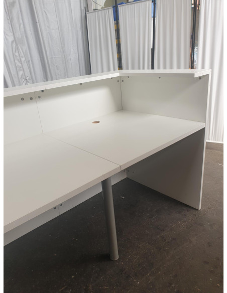 BANQUE D'ACCUEIL BLANCHE - seconde main - en mélaminé - dimensions L285 x P83 x H108 cm