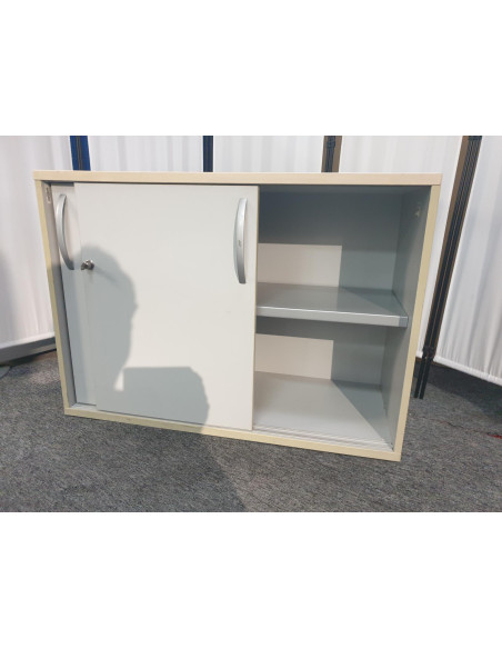 ARMOIRE BASSE GRIS CLAIR - seconde main - 2 portes coulissantes - en mélaminé - top bois - dimensions H72 x l100 x p45 cm