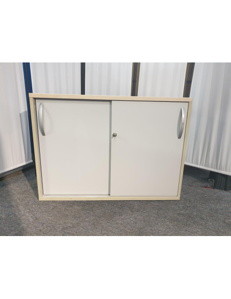 ARMOIRE BASSE GRIS CLAIR - seconde main - 2 portes coulissantes - en mélaminé - top bois - dimensions H72 x l100 x p45 cm