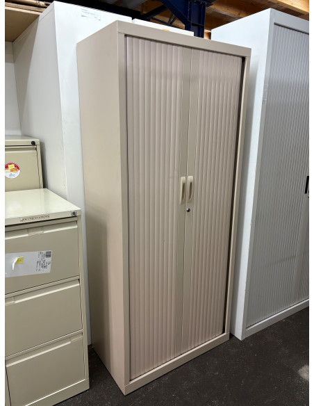 ARMOIRE HAUTE A RIDEAUX BEIGE - destockage - en métal - dimensions L80 x H180cm