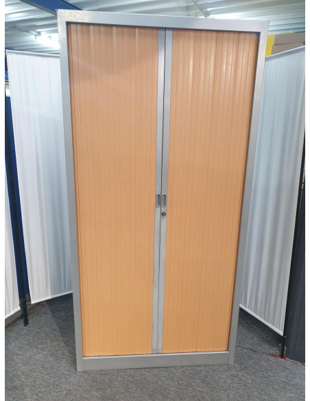 ARMOIRE HAUTE A RIDEAUX GRIS ET BOIS - seconde main - coloris corps gris - rideaux bois - dimensions L90 x H180 x P44 cm