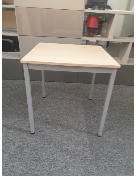 TABLE CARREE 70X70 - seconde main - coloris plateau hêtre - pieds gris alu