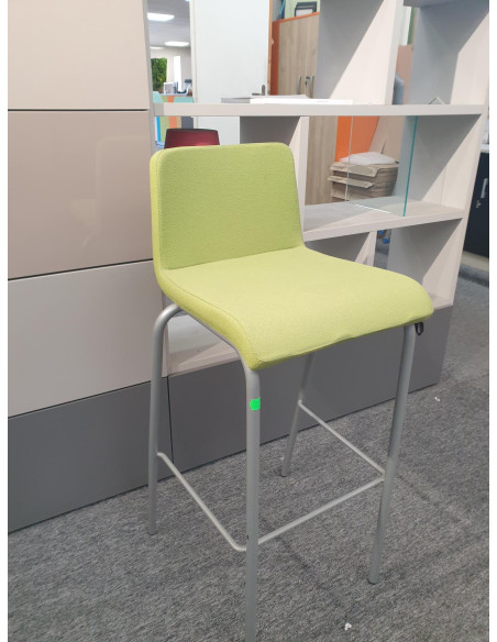 TABOURET HAUT VERT ANIS - seconde main - assise et dossier mousse - pieds gris alu