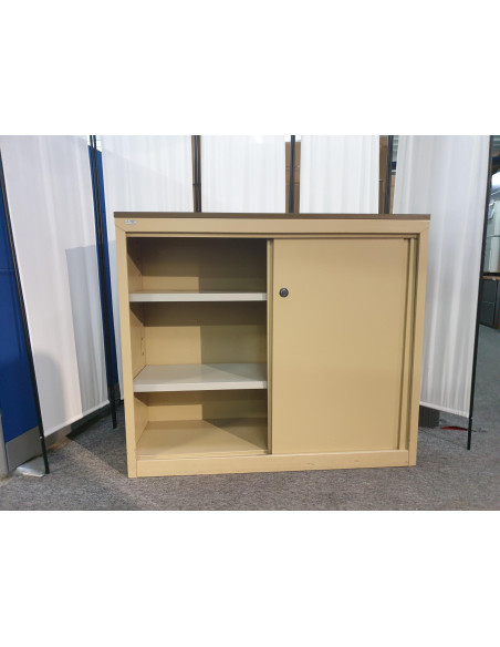 ARMOIRE METAL PORTES COULISSANTES - seconde main - coloris beige et marron - dimensions L120 x p44 x H104cm