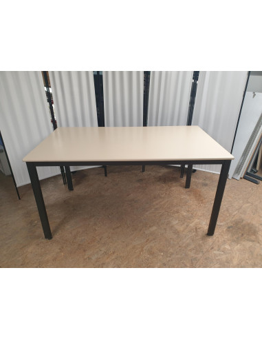TABLE 140X80 BEIGE - seconde main - pieds métal...